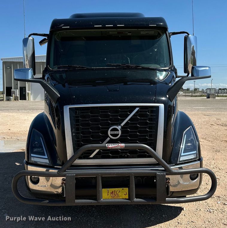 image for item IB9419 2022 Volvo VNR semi truck