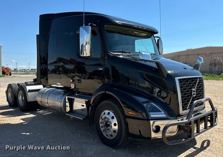 image for item IB9419 2022 Volvo VNR semi truck