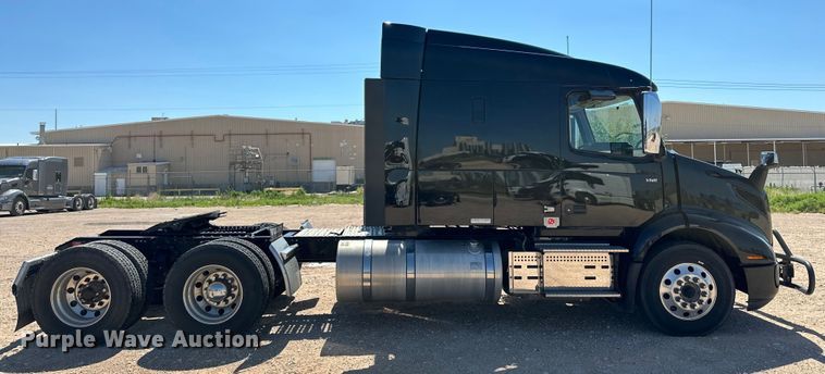 image for item IB9419 2022 Volvo VNR semi truck