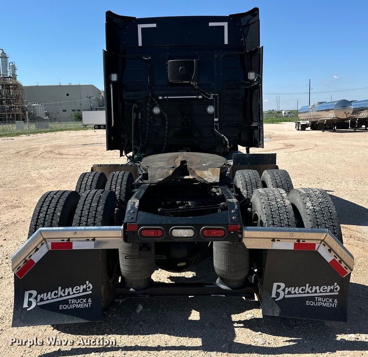 image for item IB9419 2022 Volvo VNR semi truck