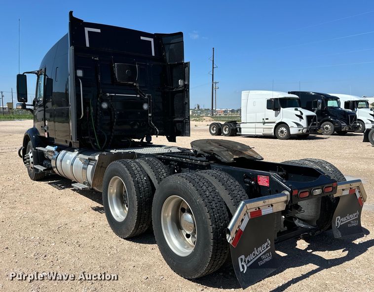 image for item IB9419 2022 Volvo VNR semi truck
