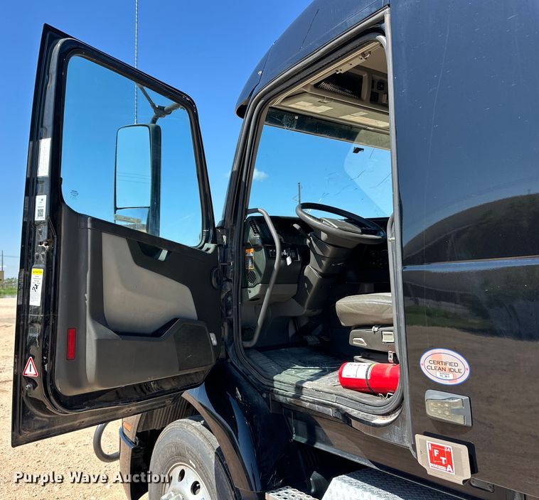 image for item IB9419 2022 Volvo VNR semi truck