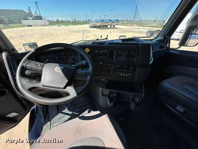 image for item IB9419 2022 Volvo VNR semi truck