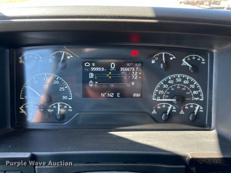 image for item IB9419 2022 Volvo VNR semi truck