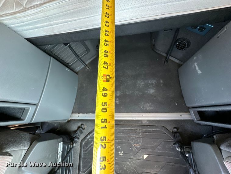 image for item IB9419 2022 Volvo VNR semi truck