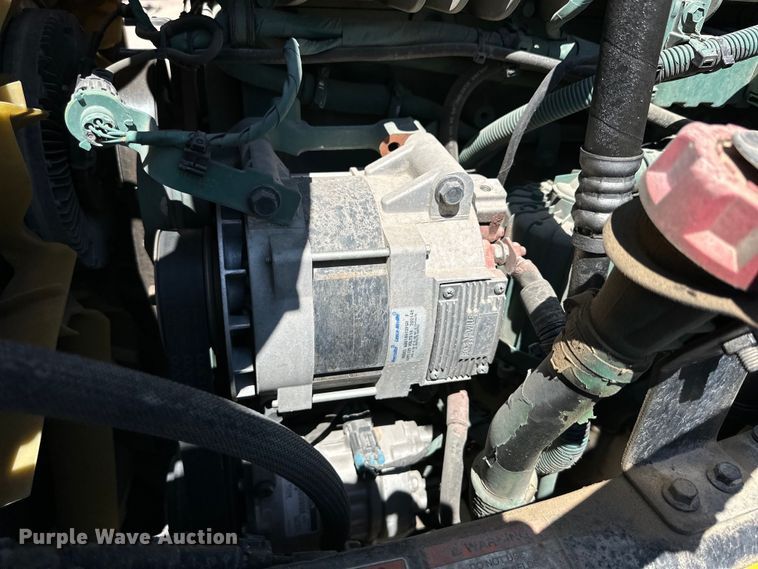 image for item IB9419 2022 Volvo VNR semi truck