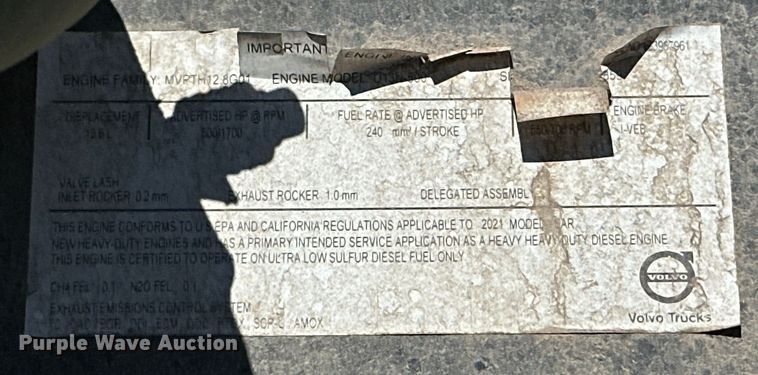 image for item IB9419 2022 Volvo VNR semi truck