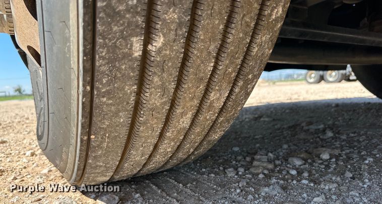 image for item IB9419 2022 Volvo VNR semi truck