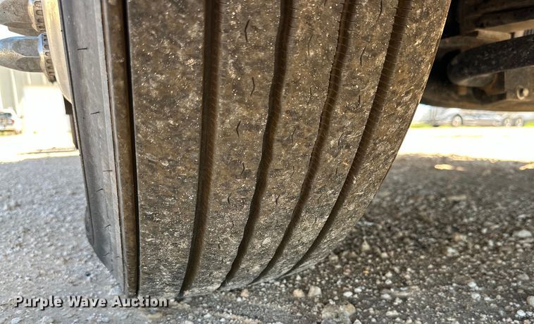 image for item IB9419 2022 Volvo VNR semi truck