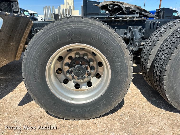 image for item IB9419 2022 Volvo VNR semi truck