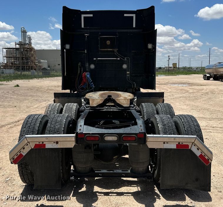 image for item IB9420 2022 Volvo VNR semi truck