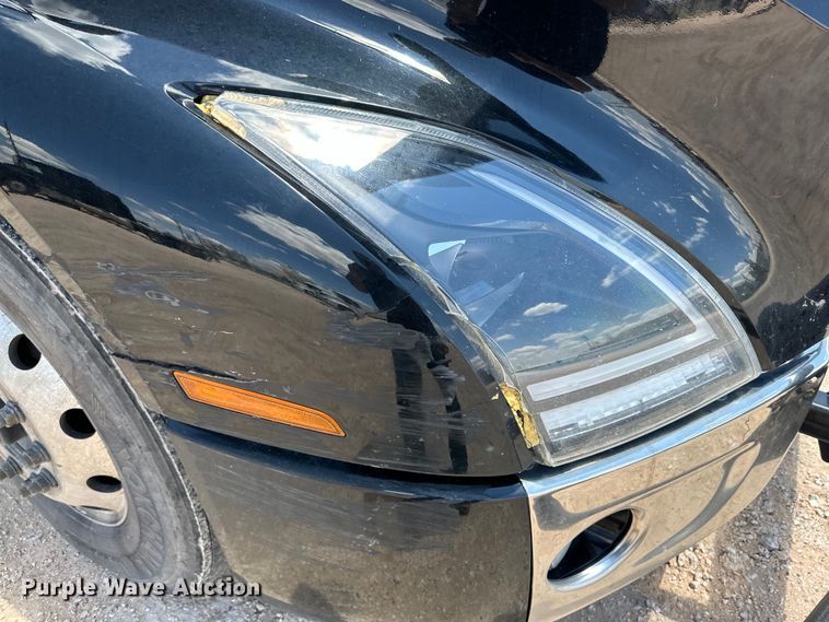 image for item IB9420 2022 Volvo VNR semi truck