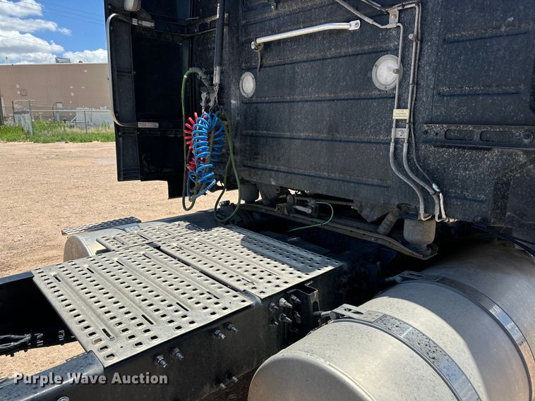 image for item IB9420 2022 Volvo VNR semi truck