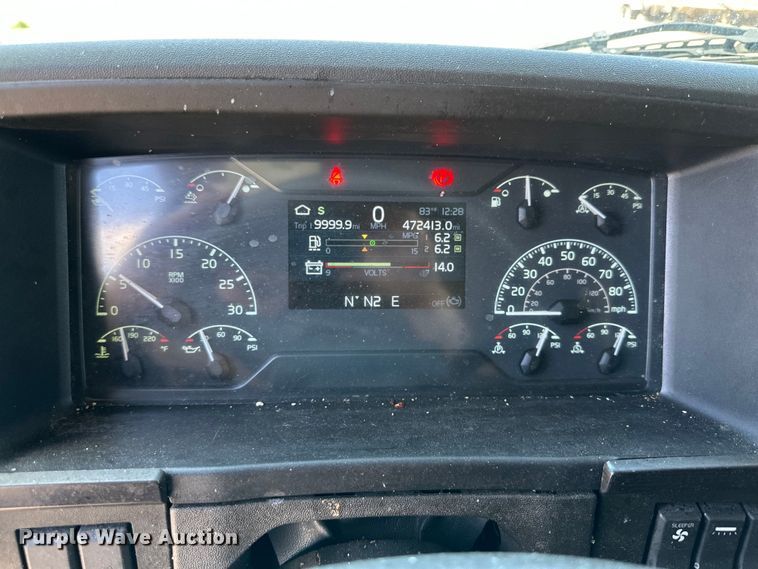 image for item IB9420 2022 Volvo VNR semi truck