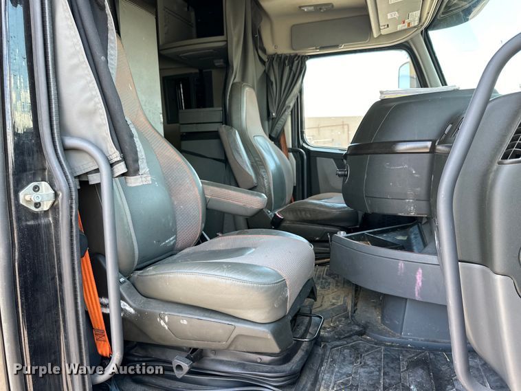 image for item IB9420 2022 Volvo VNR semi truck