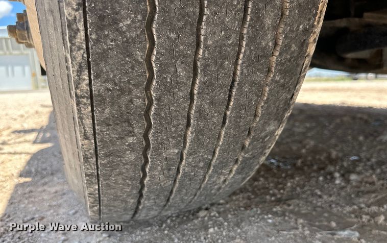 image for item IB9420 2022 Volvo VNR semi truck