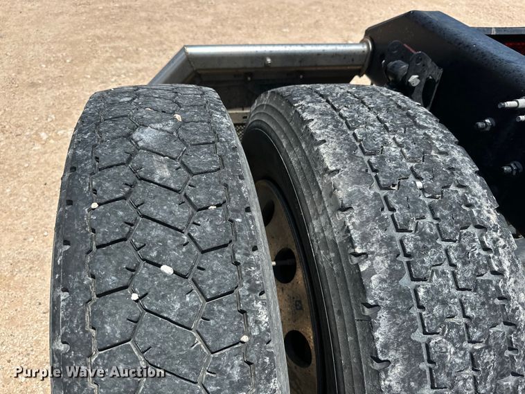 image for item IB9420 2022 Volvo VNR semi truck