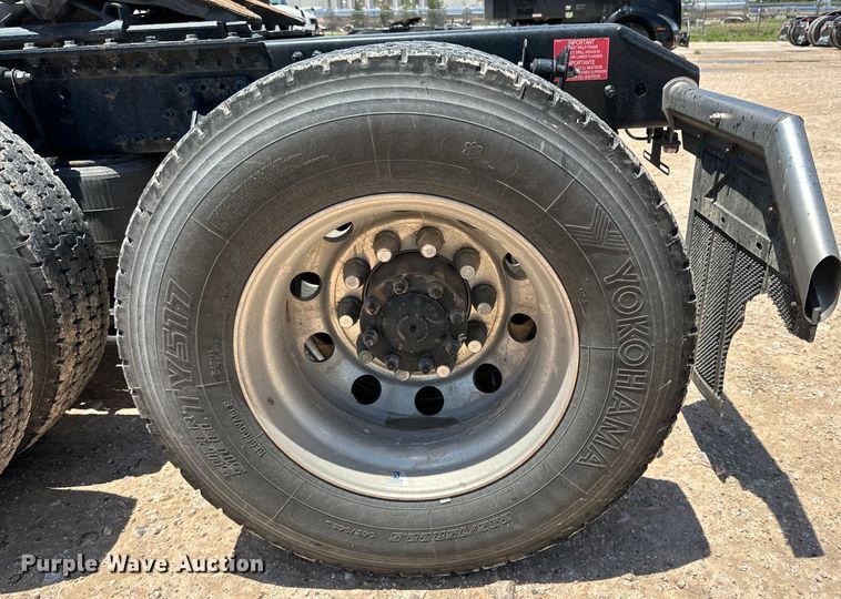 image for item IB9420 2022 Volvo VNR semi truck