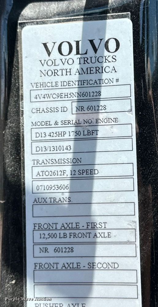 image for item IB9420 2022 Volvo VNR semi truck