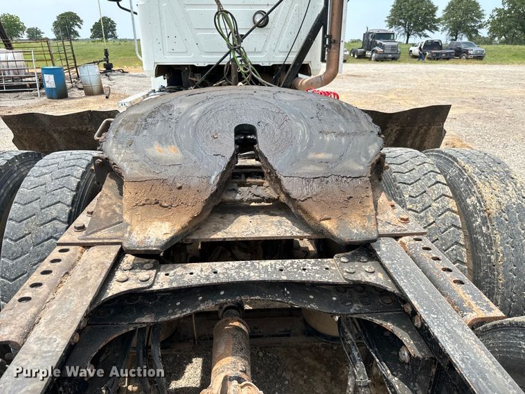 image for item IE9025 2013 Mack CHU613 semi truck