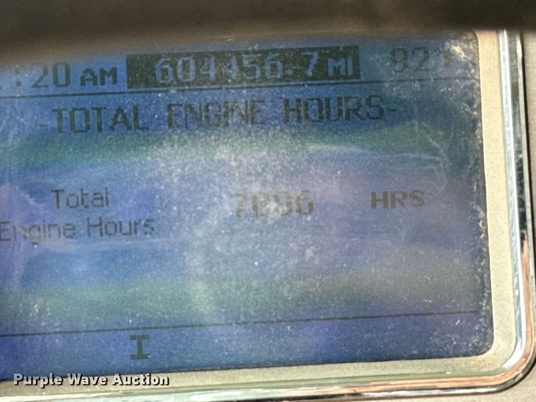 image for item IE9025 2013 Mack CHU613 semi truck