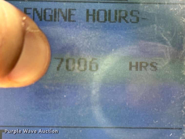 image for item IE9025 2013 Mack CHU613 semi truck