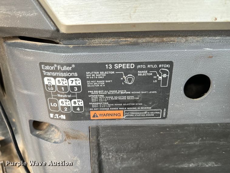 image for item IE9025 2013 Mack CHU613 semi truck