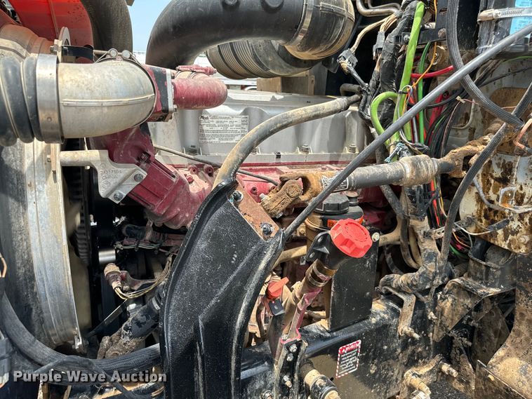 image for item IE9025 2013 Mack CHU613 semi truck