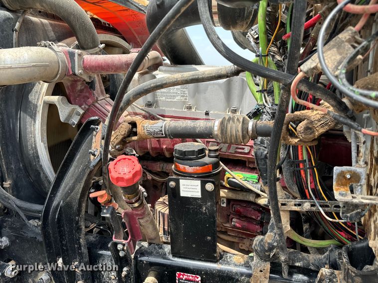 image for item IE9025 2013 Mack CHU613 semi truck