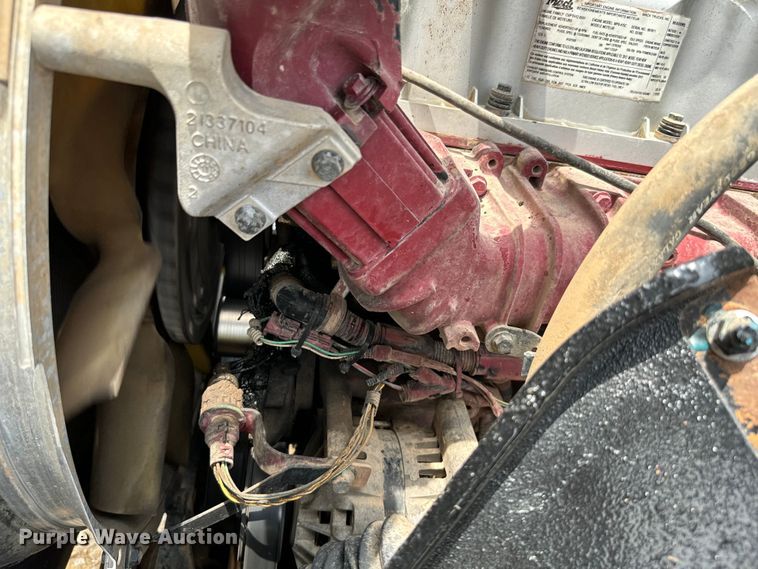 image for item IE9025 2013 Mack CHU613 semi truck