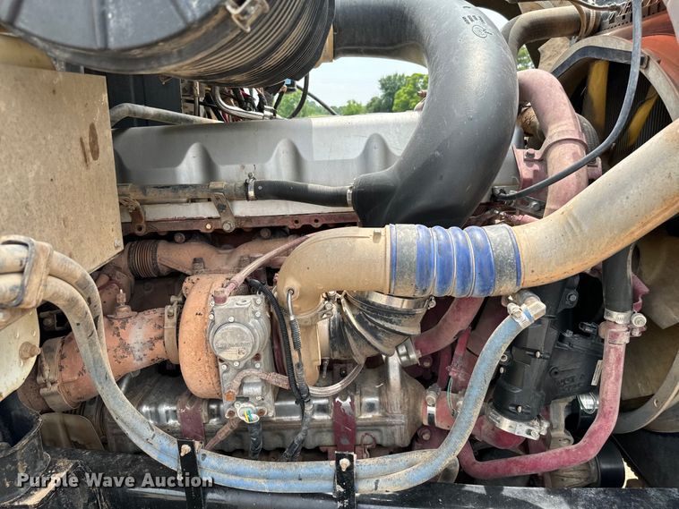 image for item IE9025 2013 Mack CHU613 semi truck