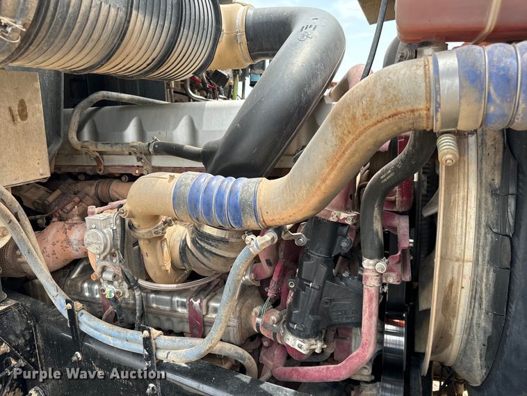 image for item IE9025 2013 Mack CHU613 semi truck