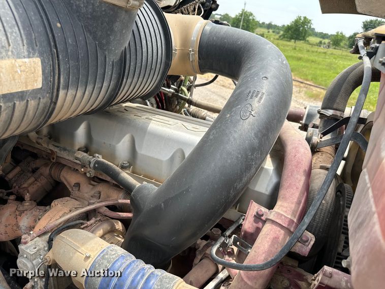 image for item IE9025 2013 Mack CHU613 semi truck