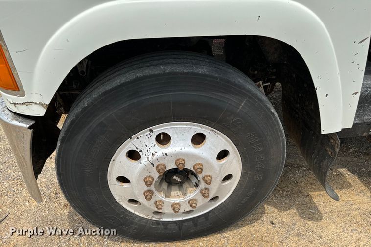 image for item IE9025 2013 Mack CHU613 semi truck