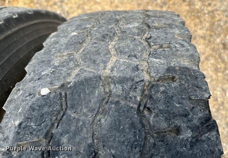 image for item IE9025 2013 Mack CHU613 semi truck