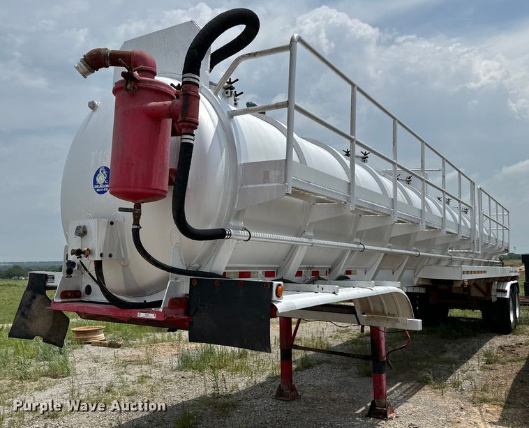 image for item IE9028 2007 Dragon  tank trailer