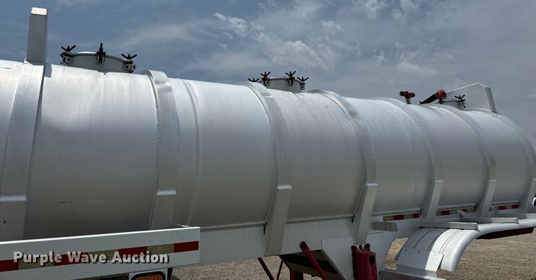 image for item IE9028 2007 Dragon  tank trailer