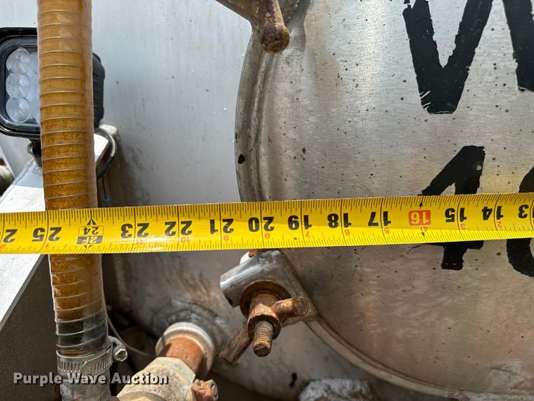 image for item IE9028 2007 Dragon  tank trailer