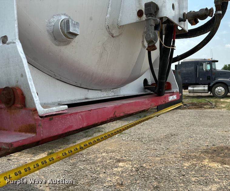 image for item IE9028 2007 Dragon  tank trailer