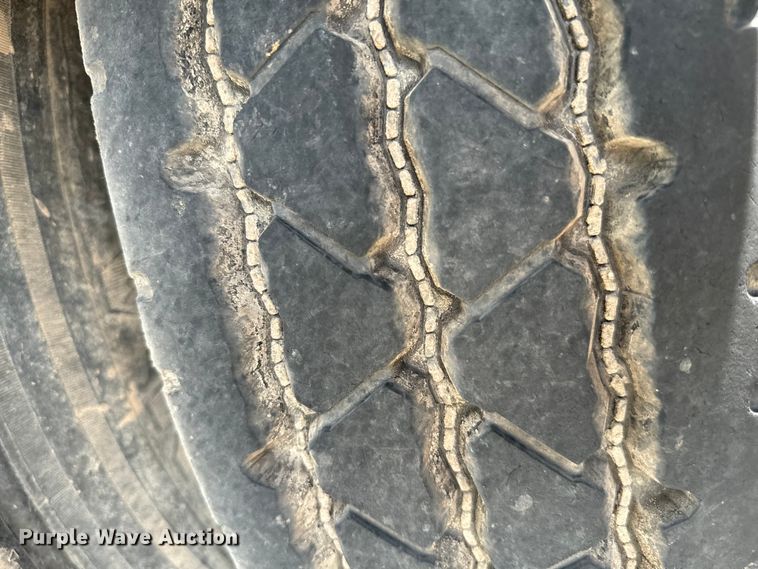 image for item IE9028 2007 Dragon  tank trailer