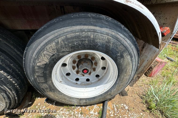 image for item IE9028 2007 Dragon  tank trailer