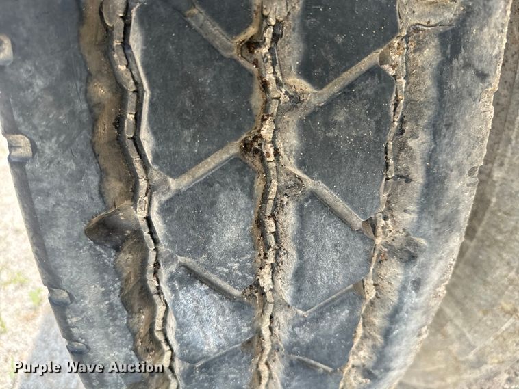 image for item IE9028 2007 Dragon  tank trailer