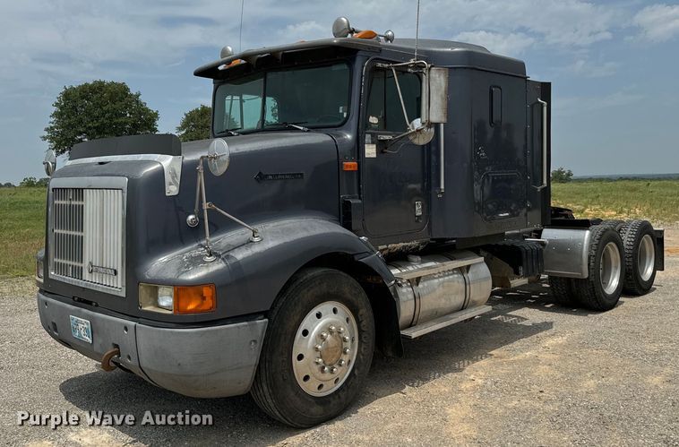 image for item IE9029 1997 International  9200 semi truck