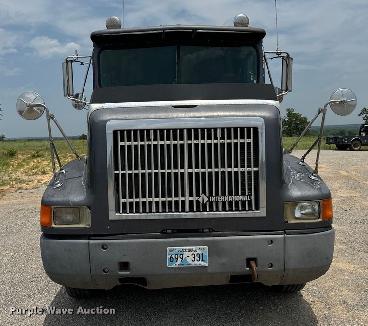 image for item IE9029 1997 International  9200 semi truck