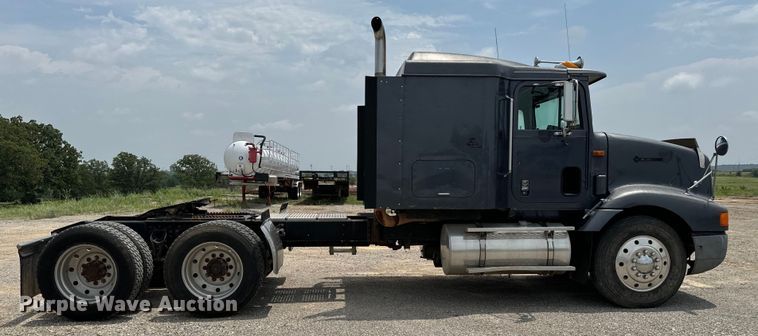 image for item IE9029 1997 International  9200 semi truck