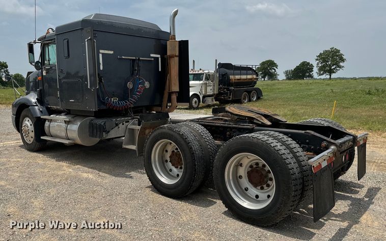 image for item IE9029 1997 International  9200 semi truck