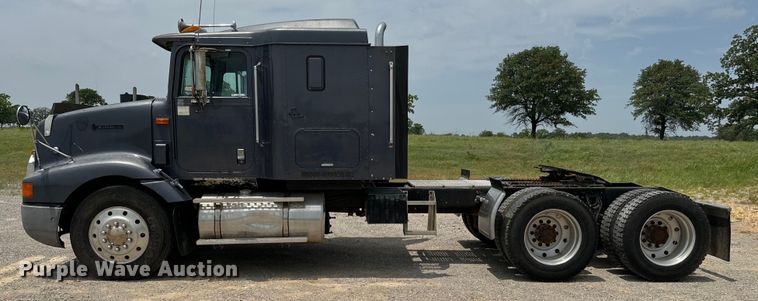 image for item IE9029 1997 International  9200 semi truck
