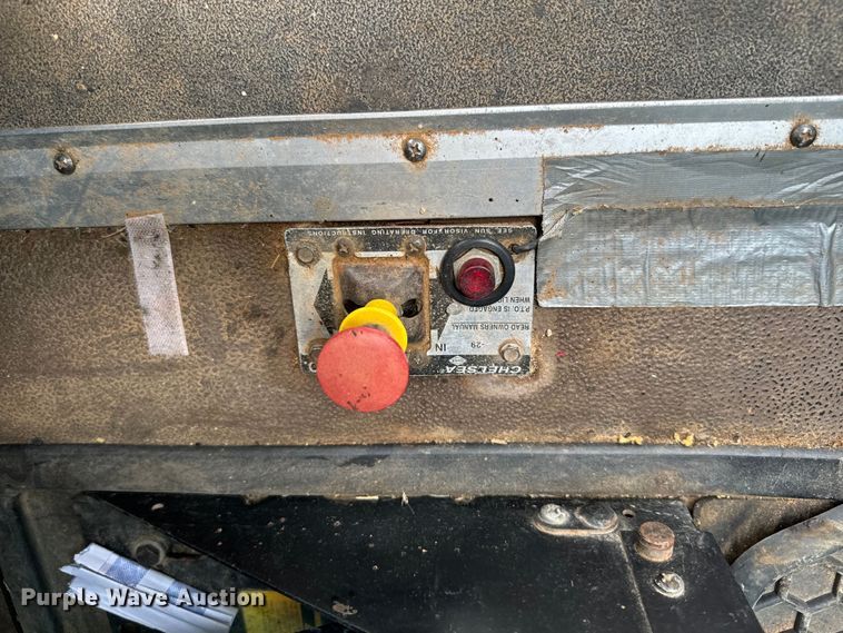 image for item IE9029 1997 International  9200 semi truck