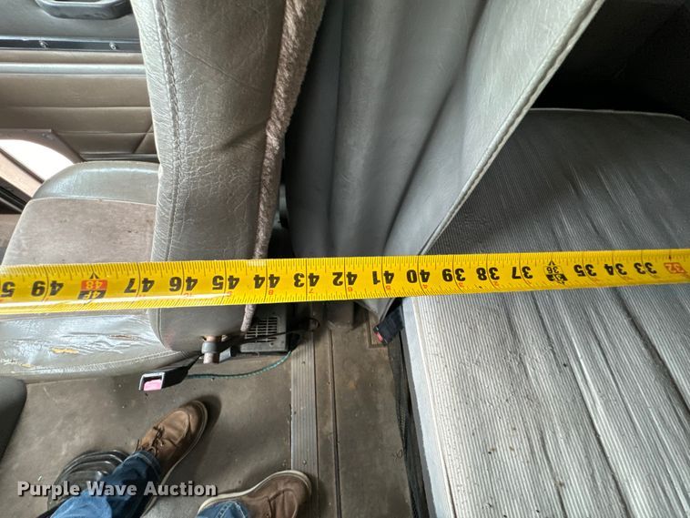 image for item IE9029 1997 International  9200 semi truck