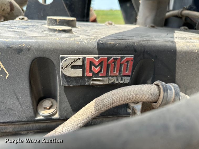 image for item IE9029 1997 International  9200 semi truck